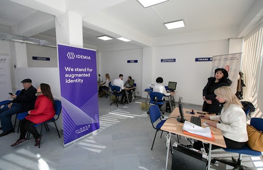 Pajisja me karte dhe passaporte: Zyrat e aplikimit hapur edhe te shtunen